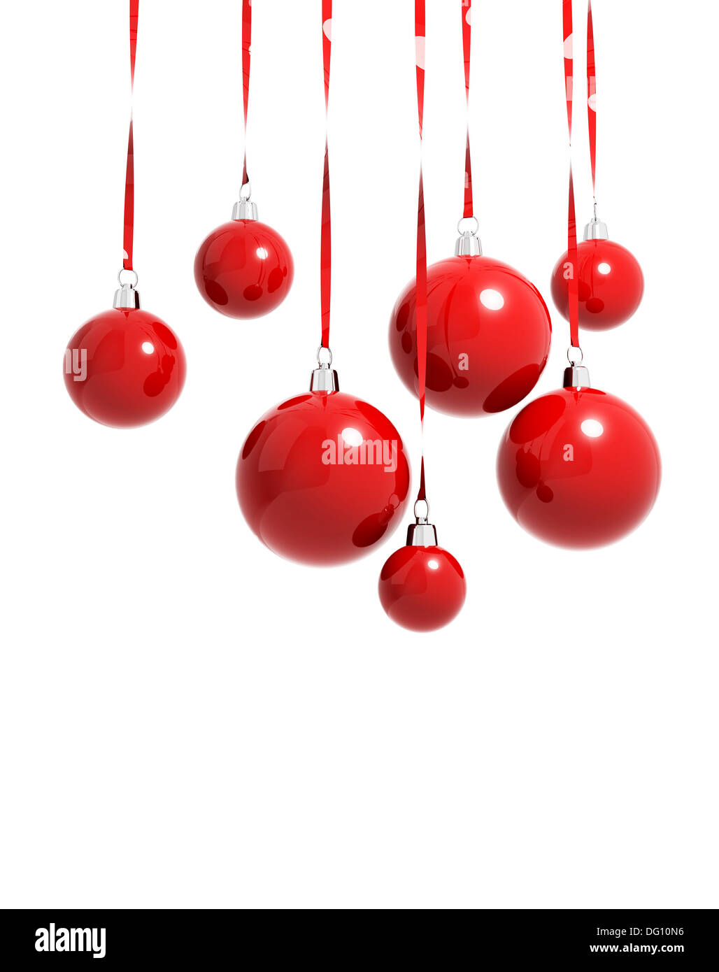Rosso palle di Natale appeso su nastri isolato su bianco Foto Stock
