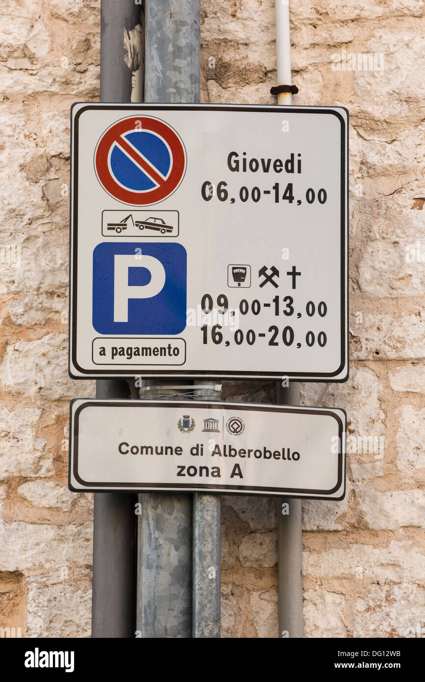 Le restrizioni per il parcheggio segno, Italia Foto Stock