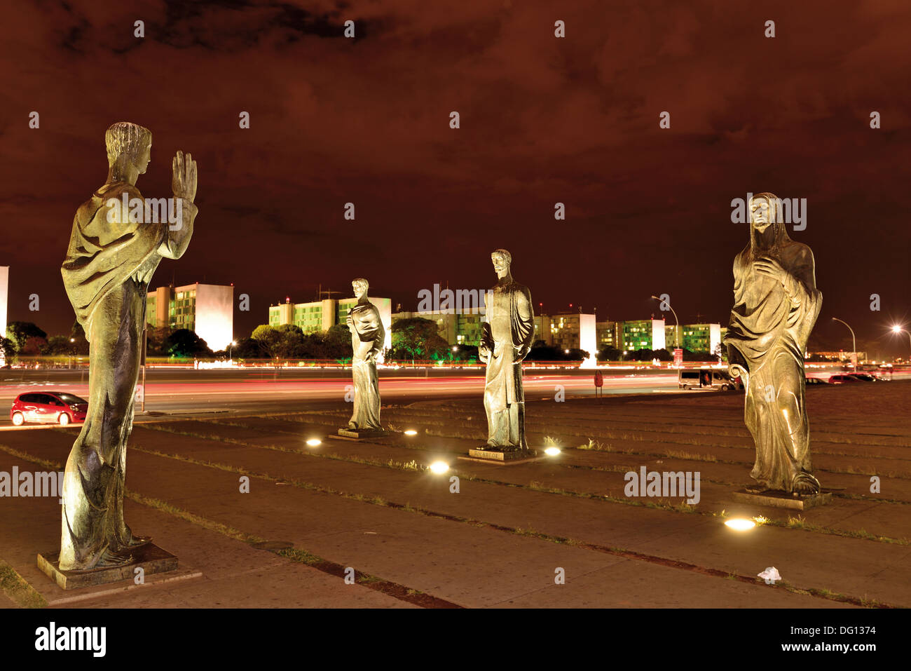 Il Brasile, Brasilia: vista notturna dei quattro evangelisti a piazza del Duomo Foto Stock