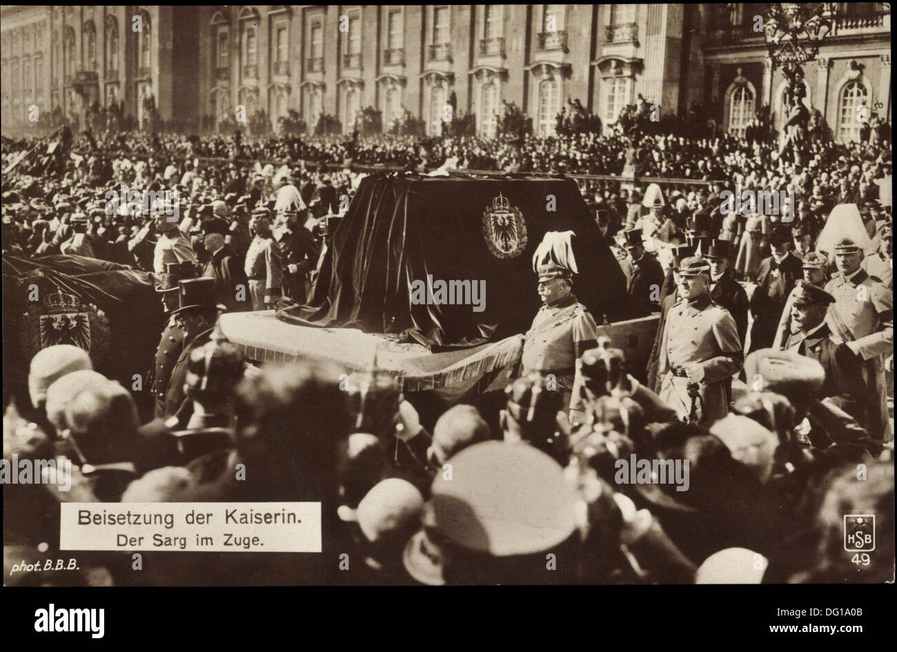Ak Beisetzung der Kaiserin Auguste Viktoria, der Sarg im Zuge; Foto Stock