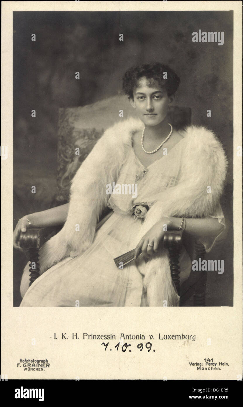 Ak I.K.H. Prinzessin Antonia von Luxemburg, Sitzportrait; Foto Stock