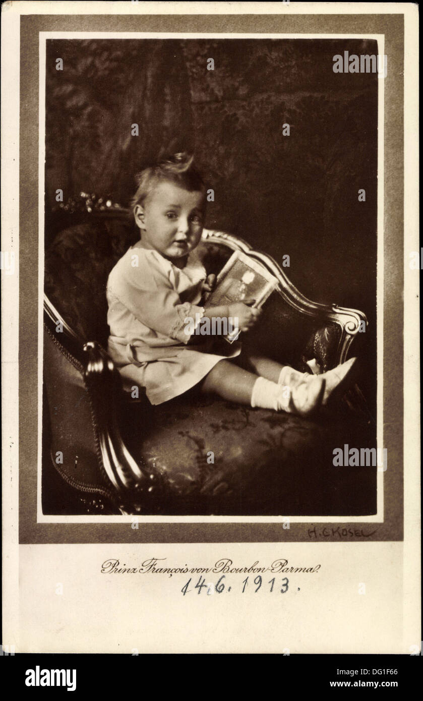 Ak Prinz Francois von Borbone Parma als Kleinkind mit Buch; Foto Stock