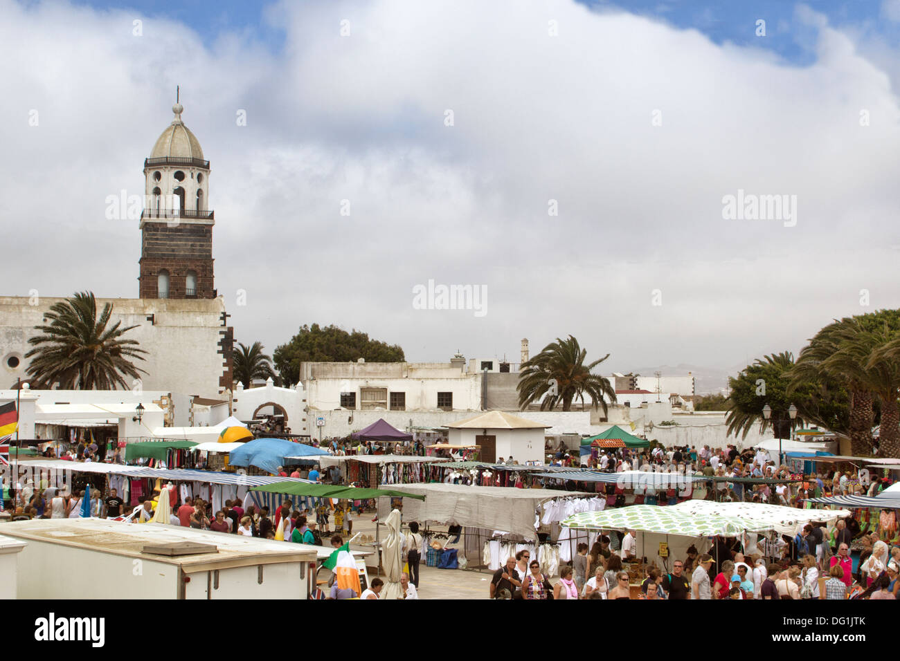 Mercato di Teguise, Lanzarote, Isole Canarie. Teguise era precedentemente la capitale dell'isola. Foto Stock