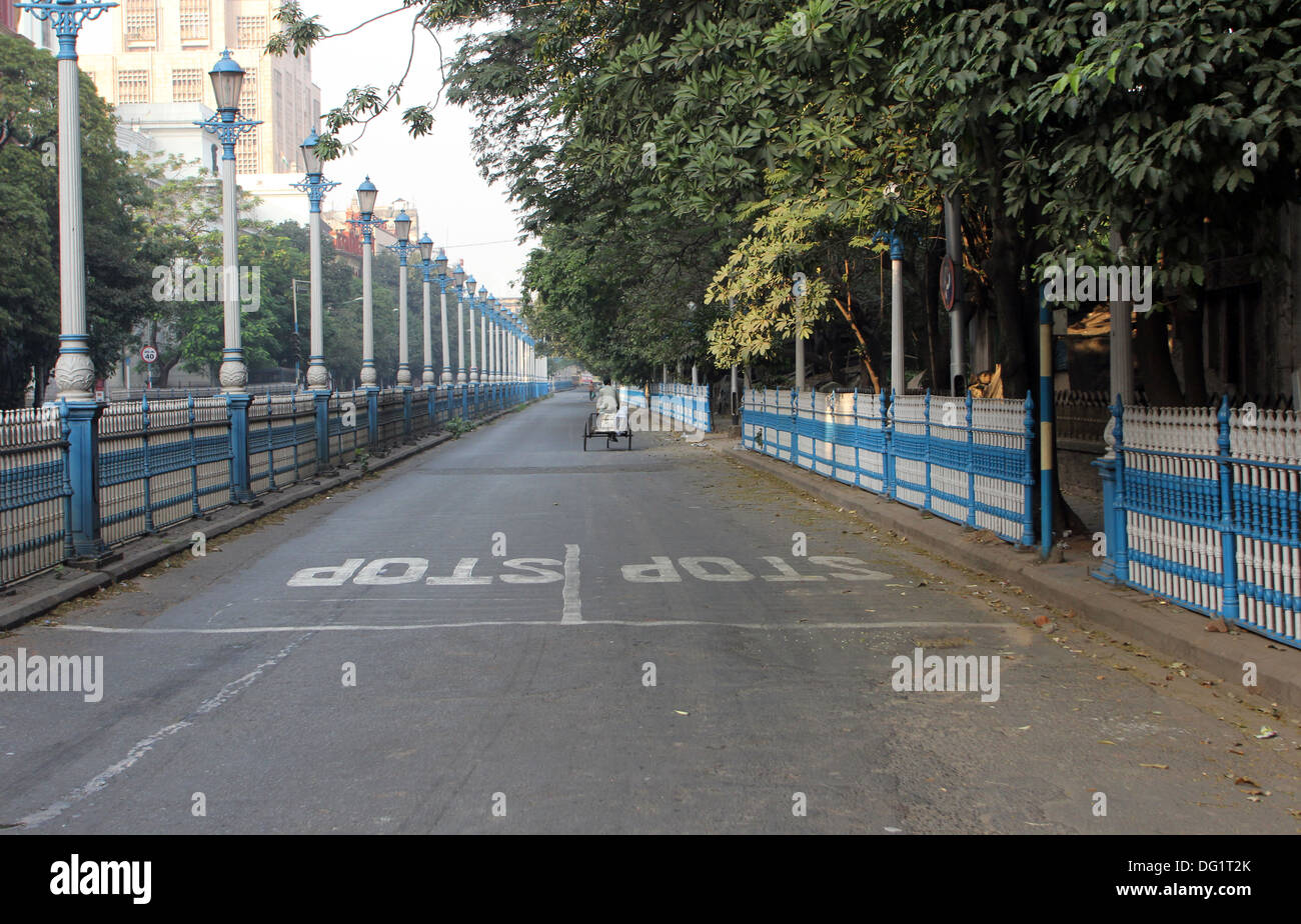 Empty street in Kolkata, West Bengal, India Foto Stock