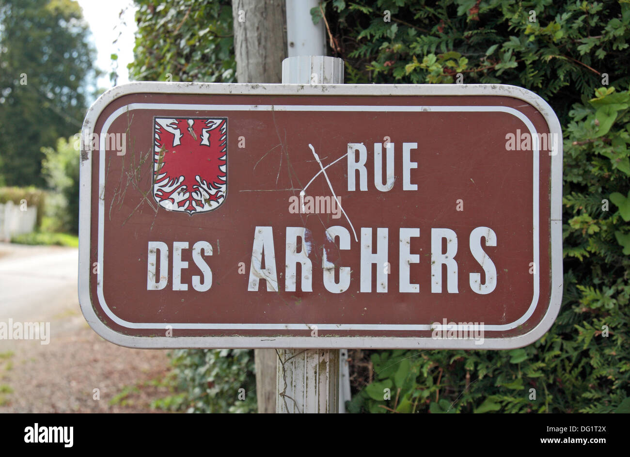 'Rue des Archers' street accedi (Azincourt Agincourt), sito del 1415 battaglia, Nord-Pas-de-Calais, Pas-de-Calais, Francia. Foto Stock