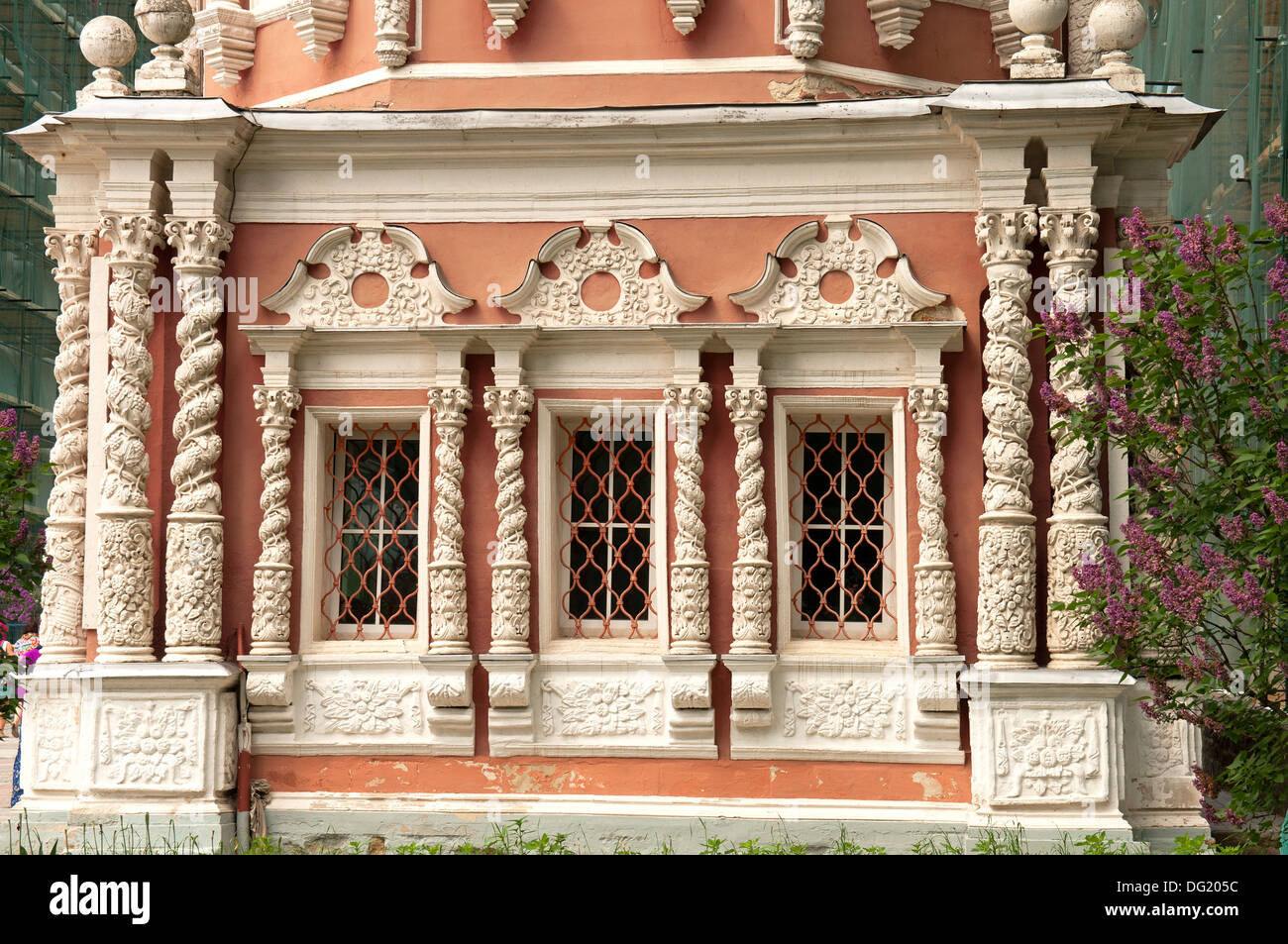 Tre finestre presso la chiesa a Sergiev Posad Trinity Lavra Foto Stock