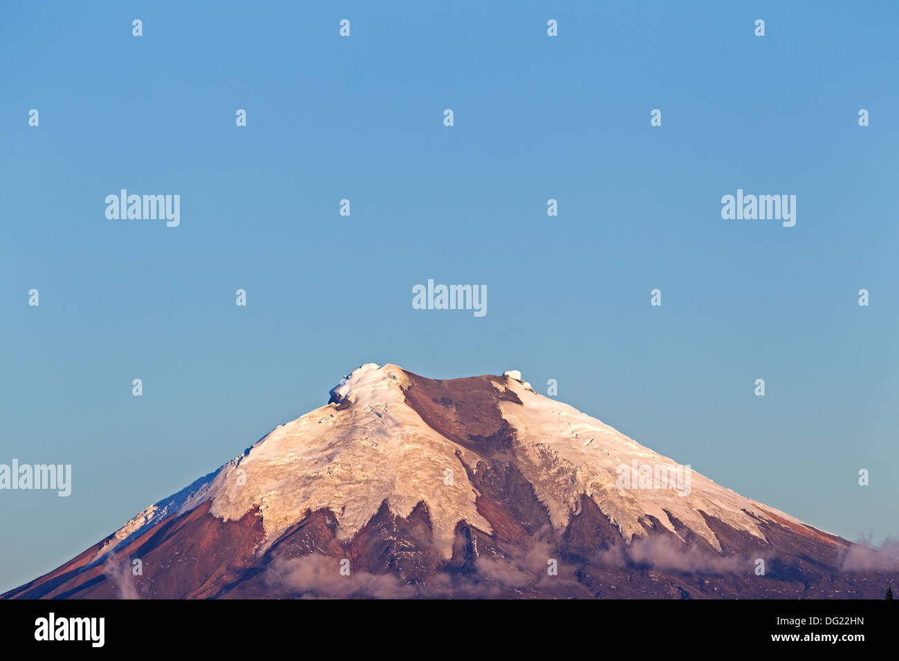 Il vulcano Cotopaxi In Ecuador le luci del tramonto Foto Stock