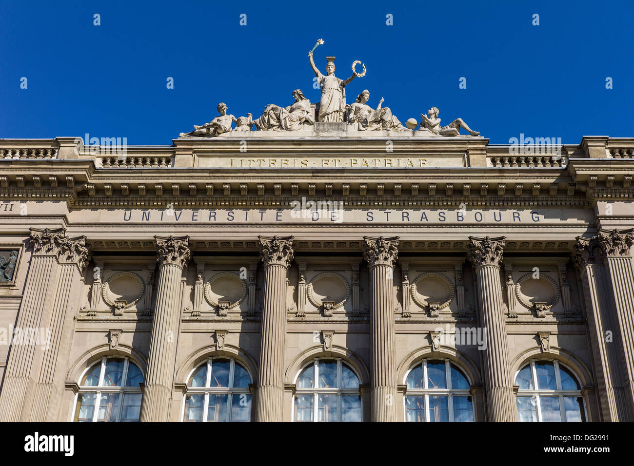 Frontone di Palais Universitaire palazzo universitario Strasburgo Alsace Francia Foto Stock