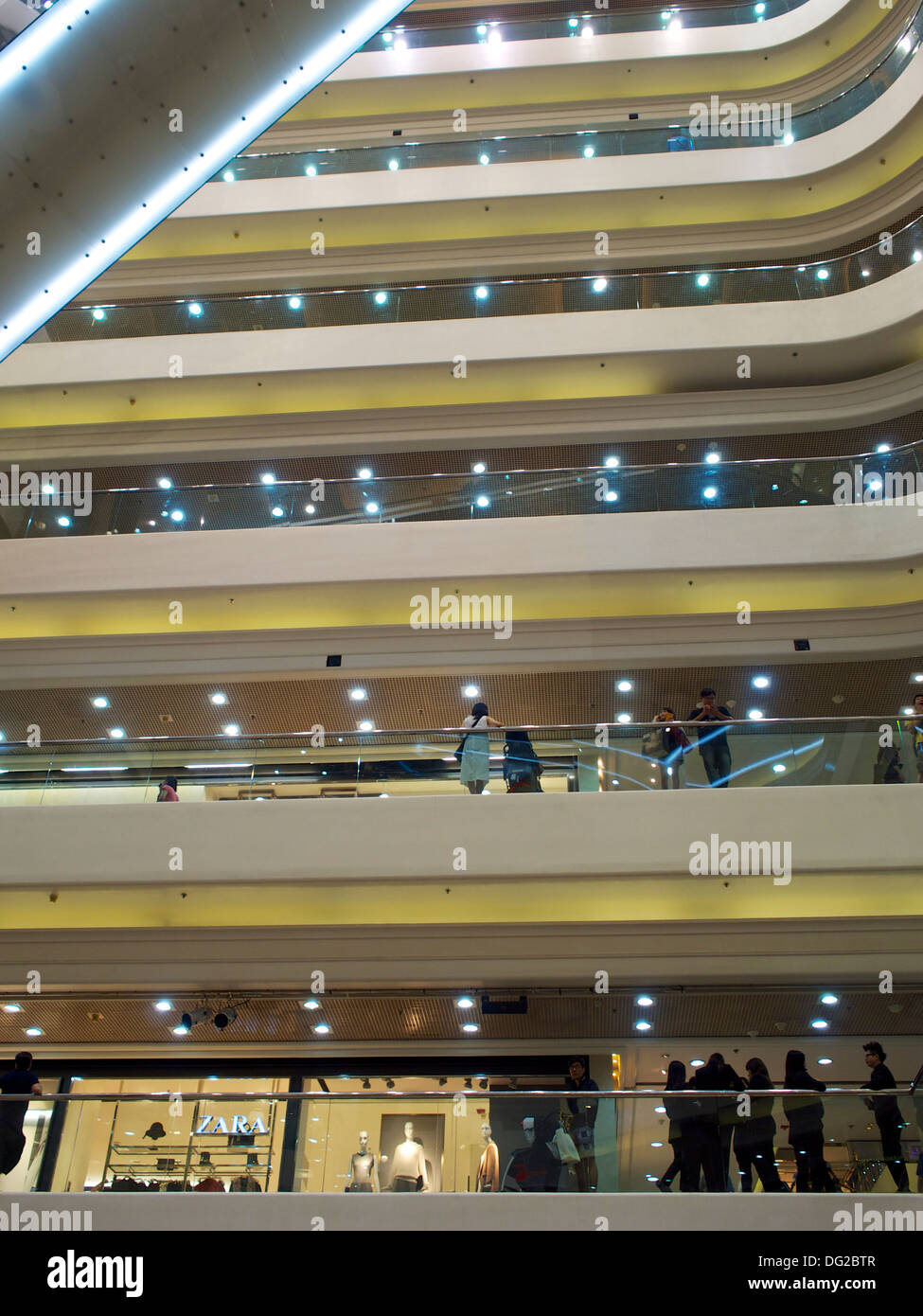Il centro commerciale times square in Causeway Bay è popolare tra i locali e toursts. Foto Stock