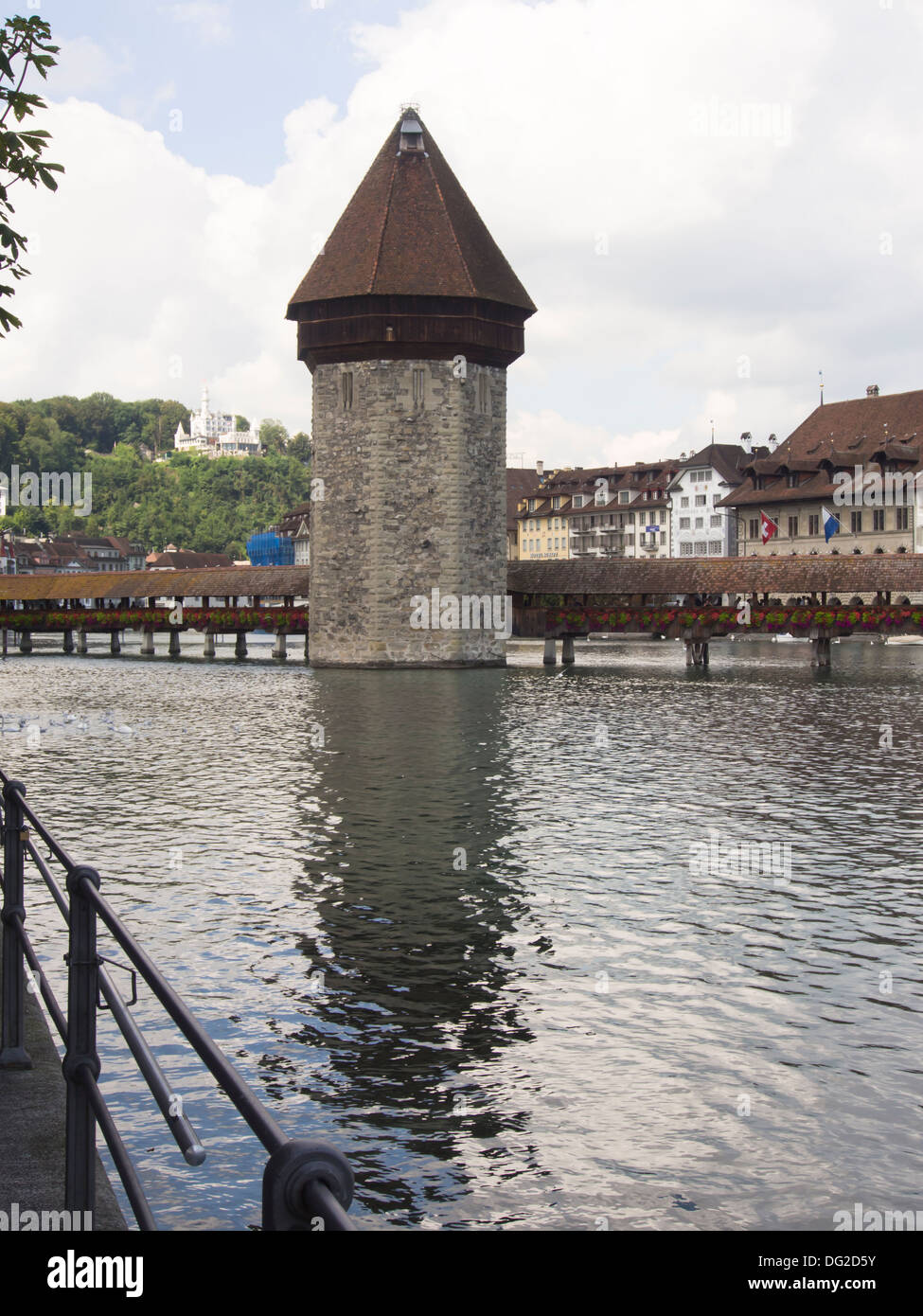 Lucerna in Svizzera di una bellissima città vecchia e una popolare destinazione turistica, Kapellbrucke , il Ponte della Cappella Foto Stock