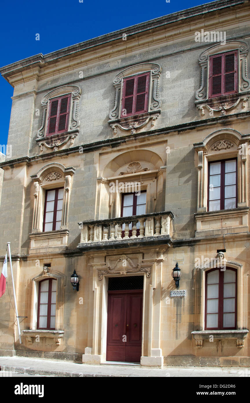 Il vecchio edificio che ora centrali di polizia Mdina Malta Foto Stock