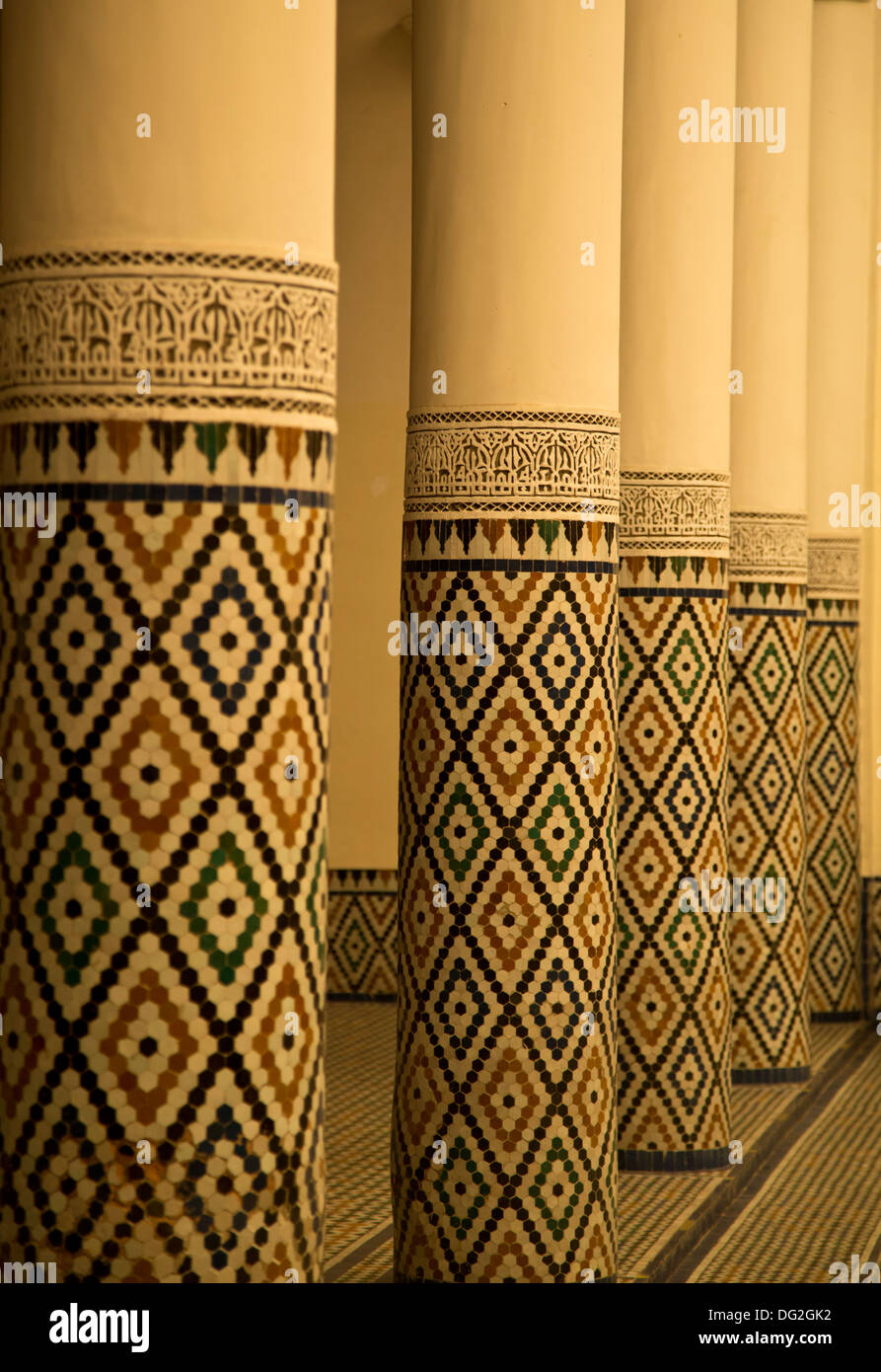 Colonne con piastrelle marocchine Foto Stock