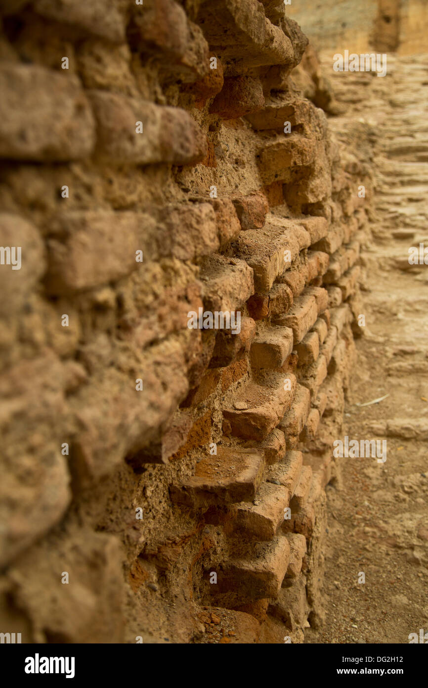 Antico muro di mattoni Foto Stock