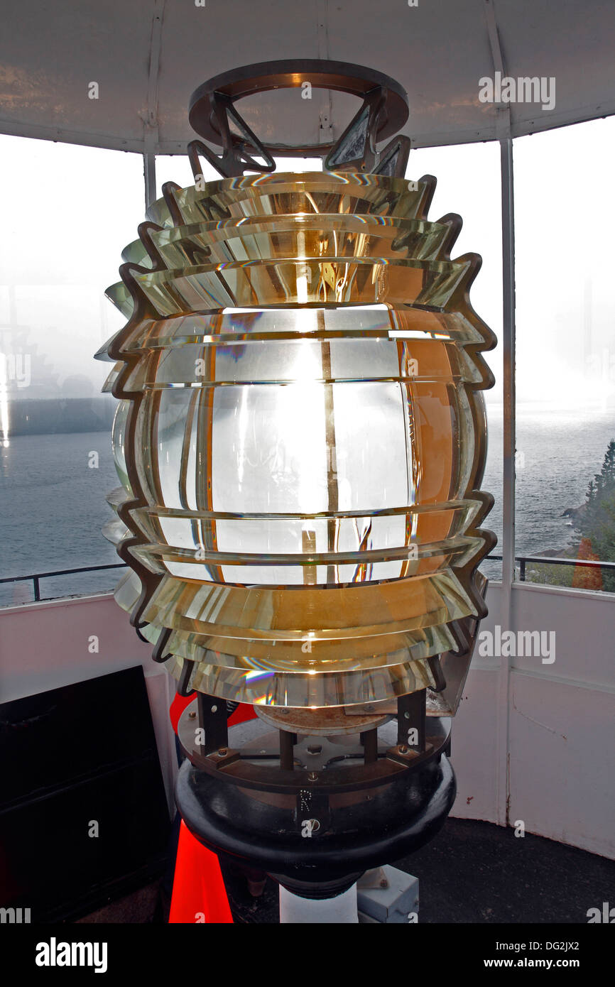 Luce faro lente di Fresnel il gufo di Capo Faro costa del Maine New England USA Foto Stock