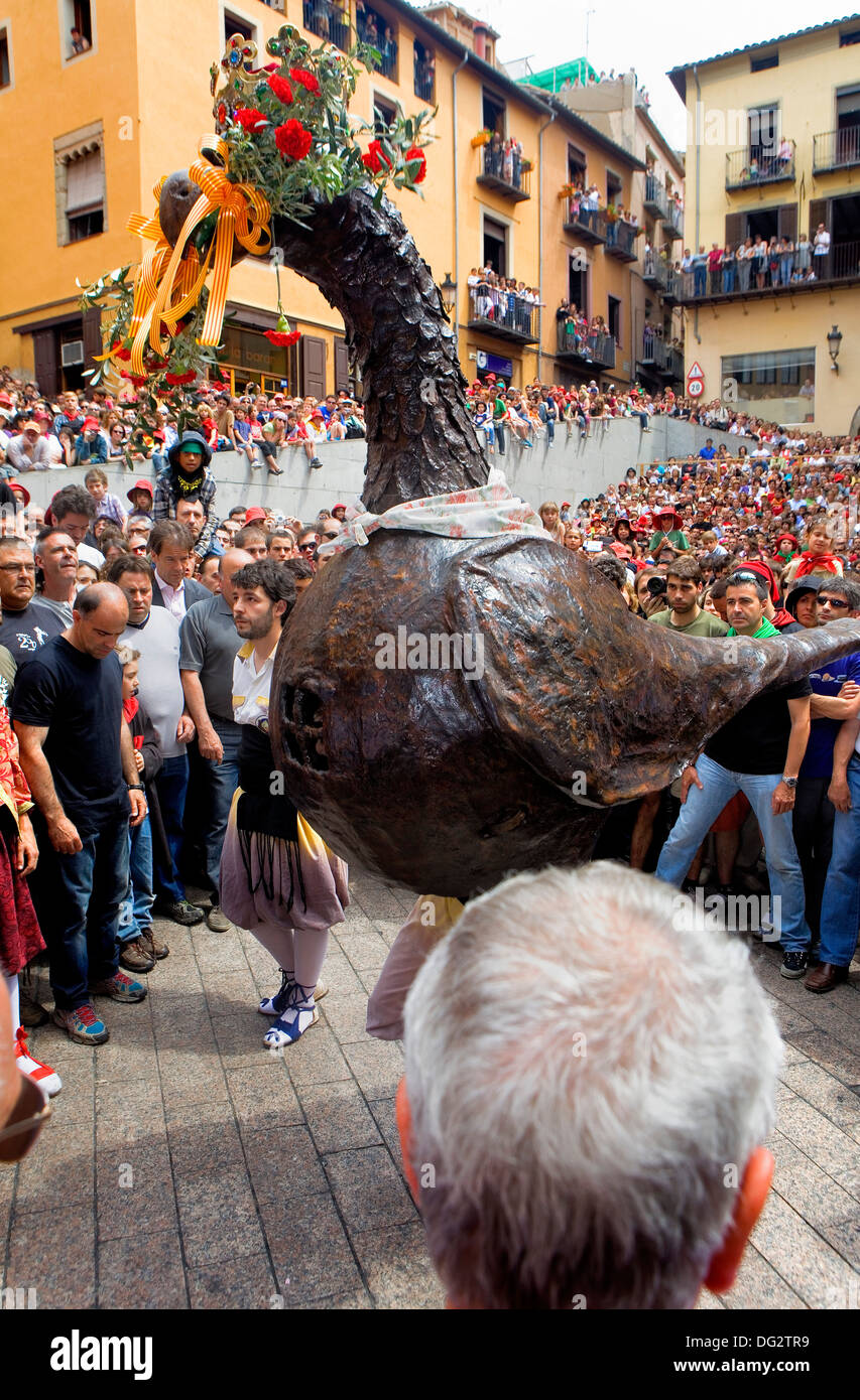 Eagle dancing."Patum de Lluiment' (Patum de lucimiento-vetrina Patum).Plaça de Sant Pere. La Patum Foto Stock