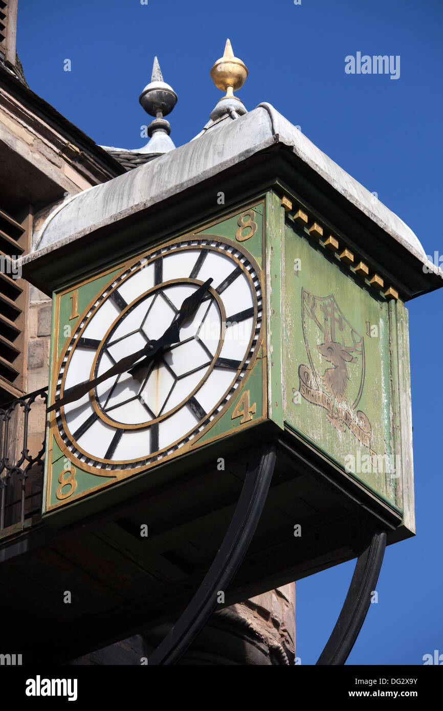 Città di Edimburgo in Scozia. Vista ravvicinata della Canongate Tolbooth orologio sul Edinburgh Royal Mile. Foto Stock