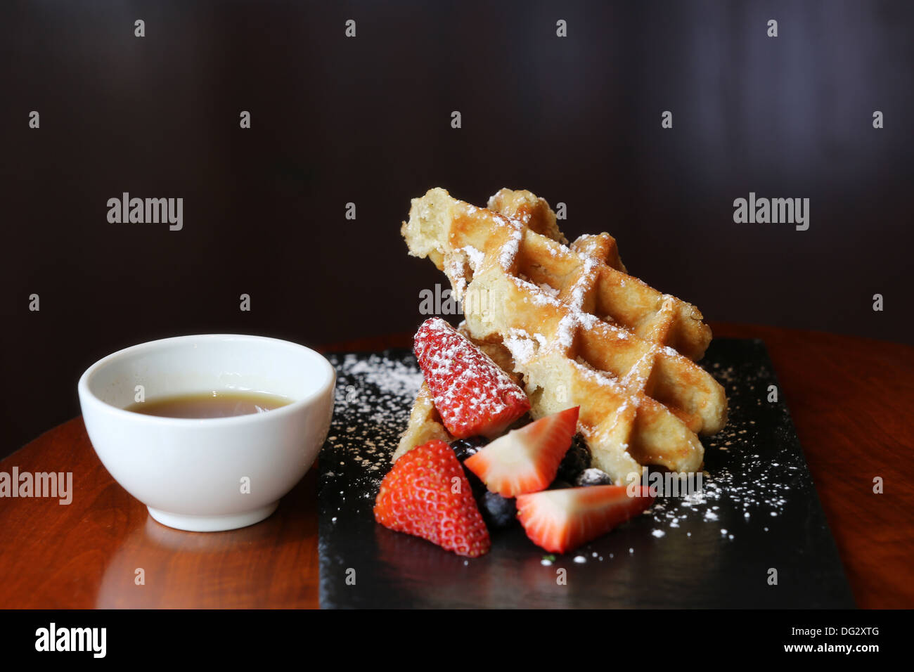 I waffle belgi con fragole Foto Stock