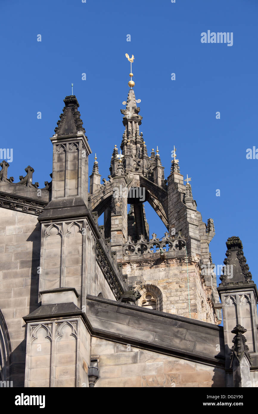 Città di Edimburgo in Scozia. Vista ravvicinata della corona steeple dell alta Kirk di Edimburgo, la Cattedrale di St Giles. Foto Stock