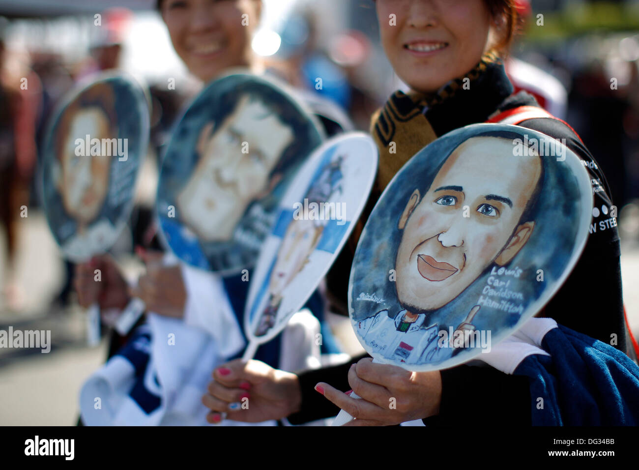 Suzuka, in Giappone. 13 ott 2013. Motorsports: FIA Formula One World Championship 2013, il Gran Premio del Giappone, i fan giapponesi Credito: dpa picture alliance/Alamy Live News Foto Stock