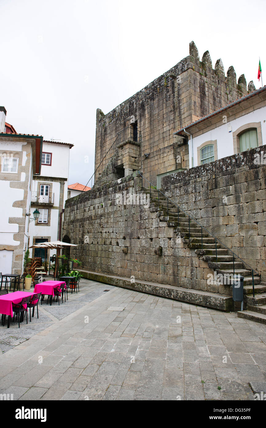 Ponte de Lima,Grand Villas,Ponte Romano,Scheda di fiume a piedi,detiene il più grande mercato in Portogallo,casa al vino rosso Verdi,,il mercato dell'Antiquariato Foto Stock