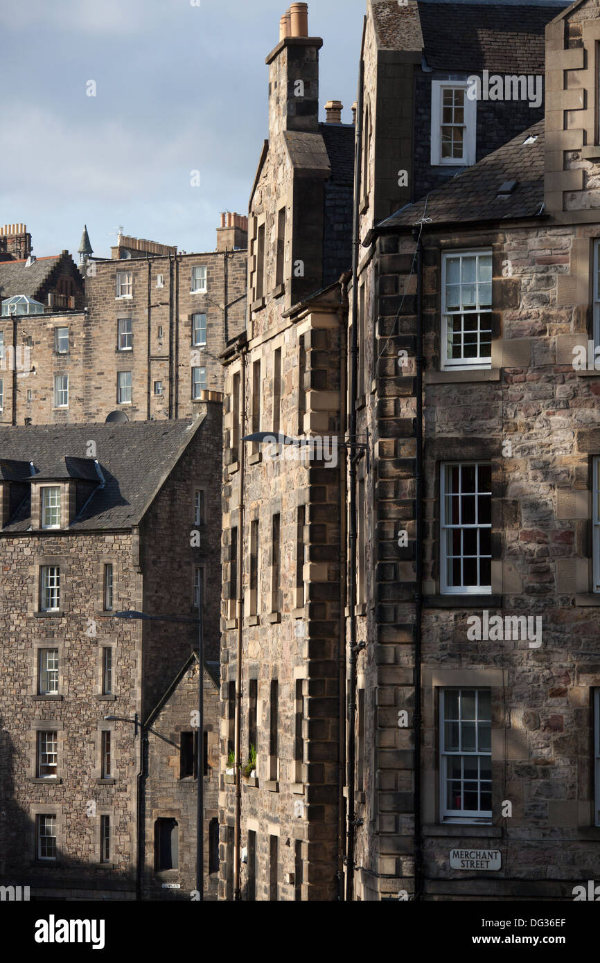 Città di Edimburgo in Scozia. Vista pittoresca di vecchi edifici vicino al Grassmarket nella Cittã Vecchia di Edimburgo,. Foto Stock