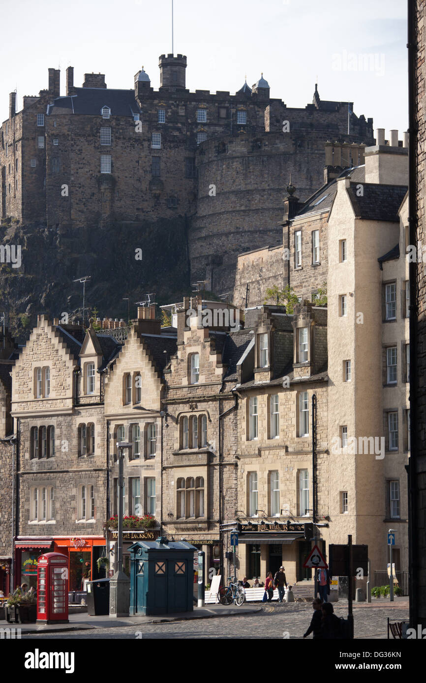 Città di Edimburgo in Scozia. Vista pittoresca del centro storico Grassmarket nella Cittã Vecchia di Edimburgo,. Foto Stock