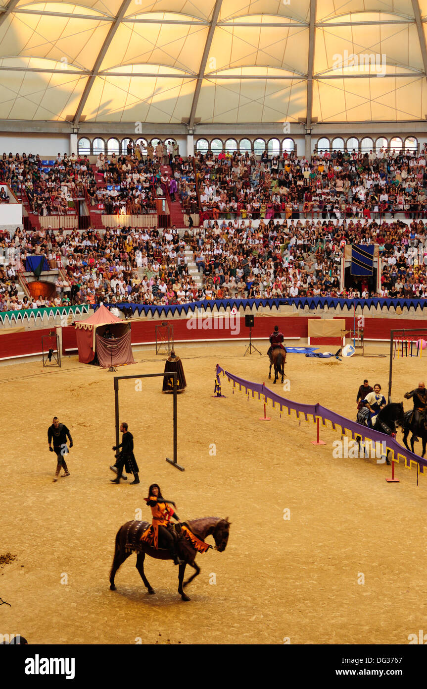 Torneo medievale presso l'arena di Pontevedra durante il Vertice di Feira Franca mercato medievale. La Galizia, Spagna. Foto Stock