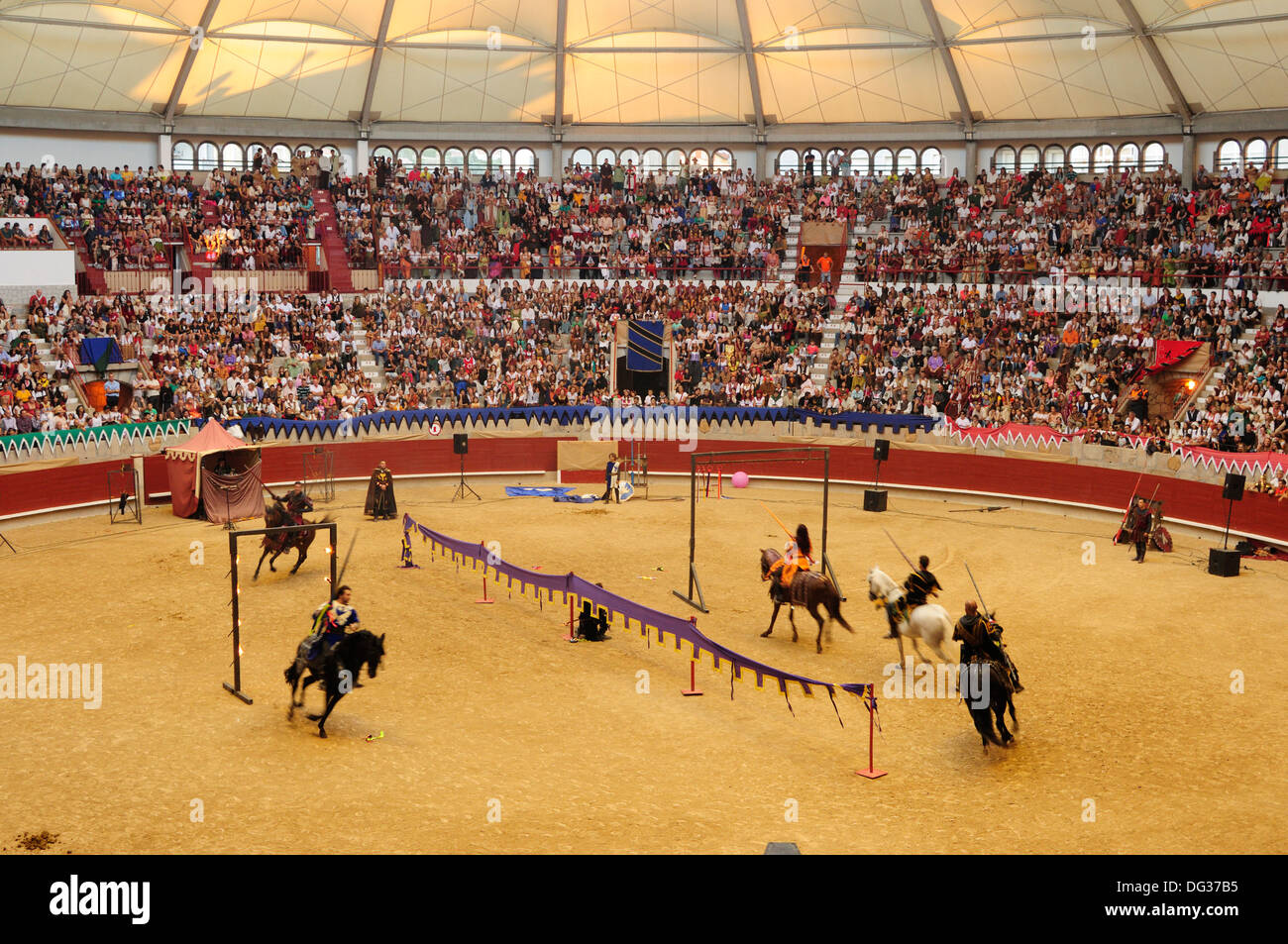 Torneo medievale presso l'arena di Pontevedra durante il Vertice di Feira Franca mercato medievale. La Galizia, Spagna. Foto Stock