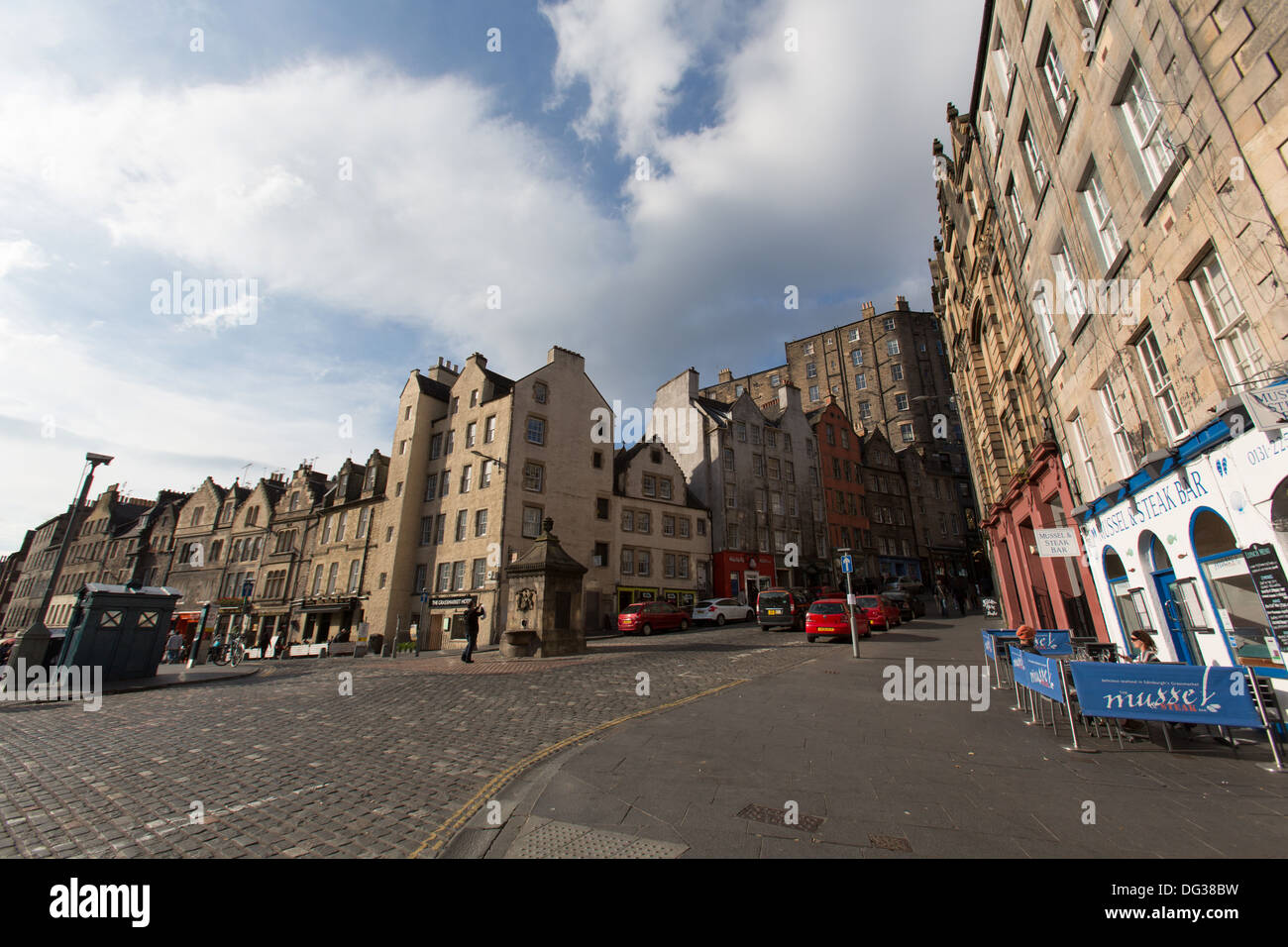 Città di Edimburgo in Scozia. La giunzione tra lo storico Grassmarket e West Bow nella Cittã Vecchia di Edimburgo,. Foto Stock