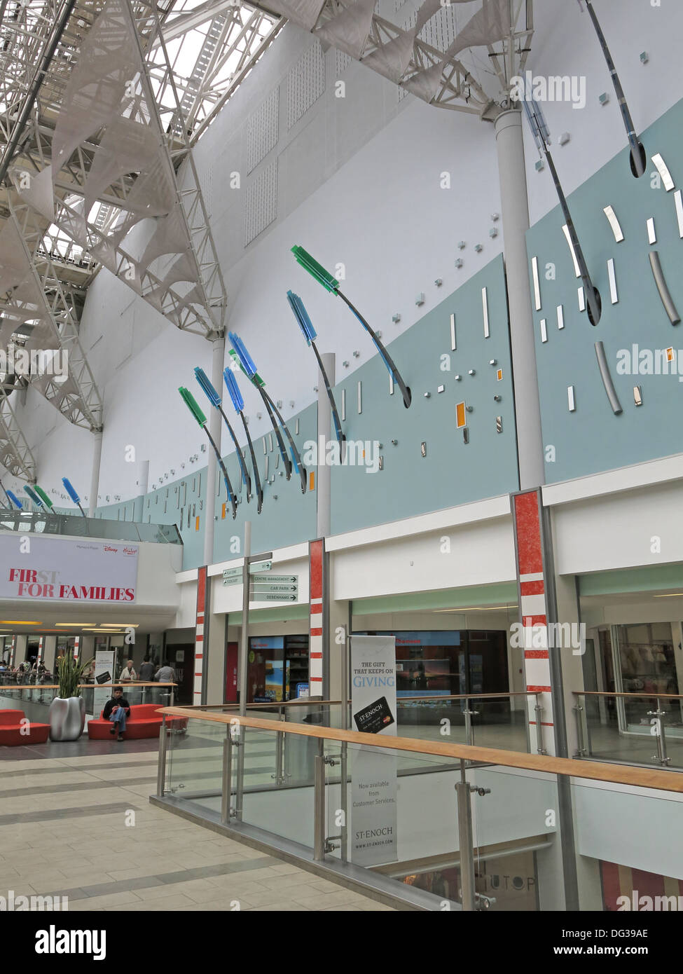 All'interno di St Enoch negozi al dettaglio del centro shopping di Glasgow Foto Stock