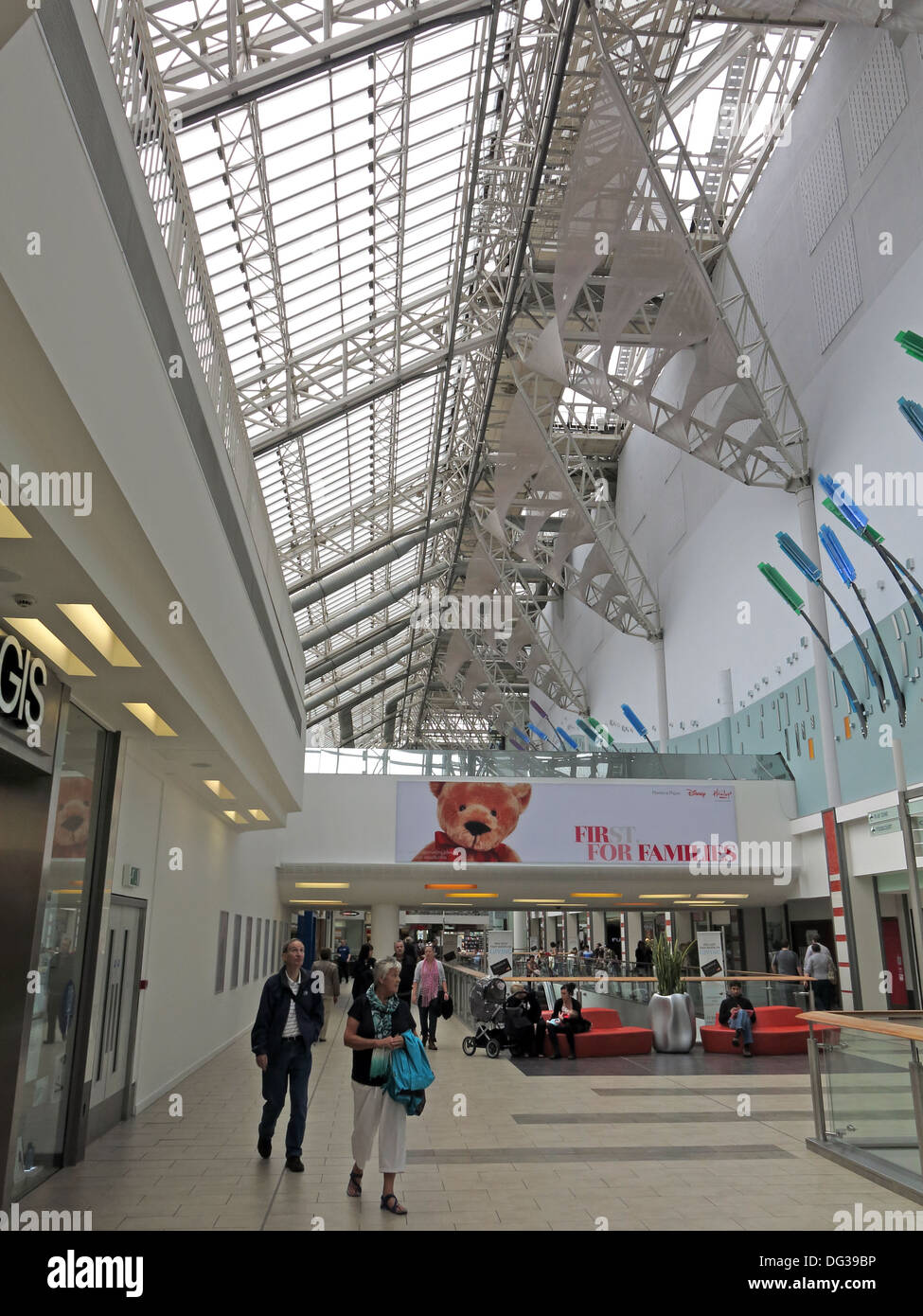 Interno della St Enoch negozi al dettaglio del centro shopping di Glasgow Foto Stock