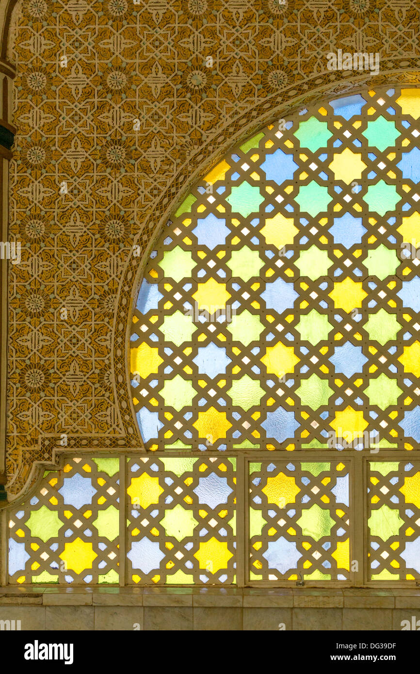 Il Senegal, Touba. Stelle ad otto punte nella finestra geometrica design, la Grande Moschea di Touba. Foto Stock