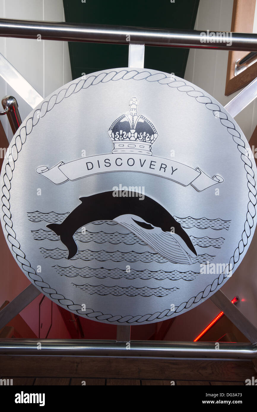L'emblema del nuovo RRS Discovery a casa in Empress Dock accanto al National Oceanography Centre di Southampton Foto Stock