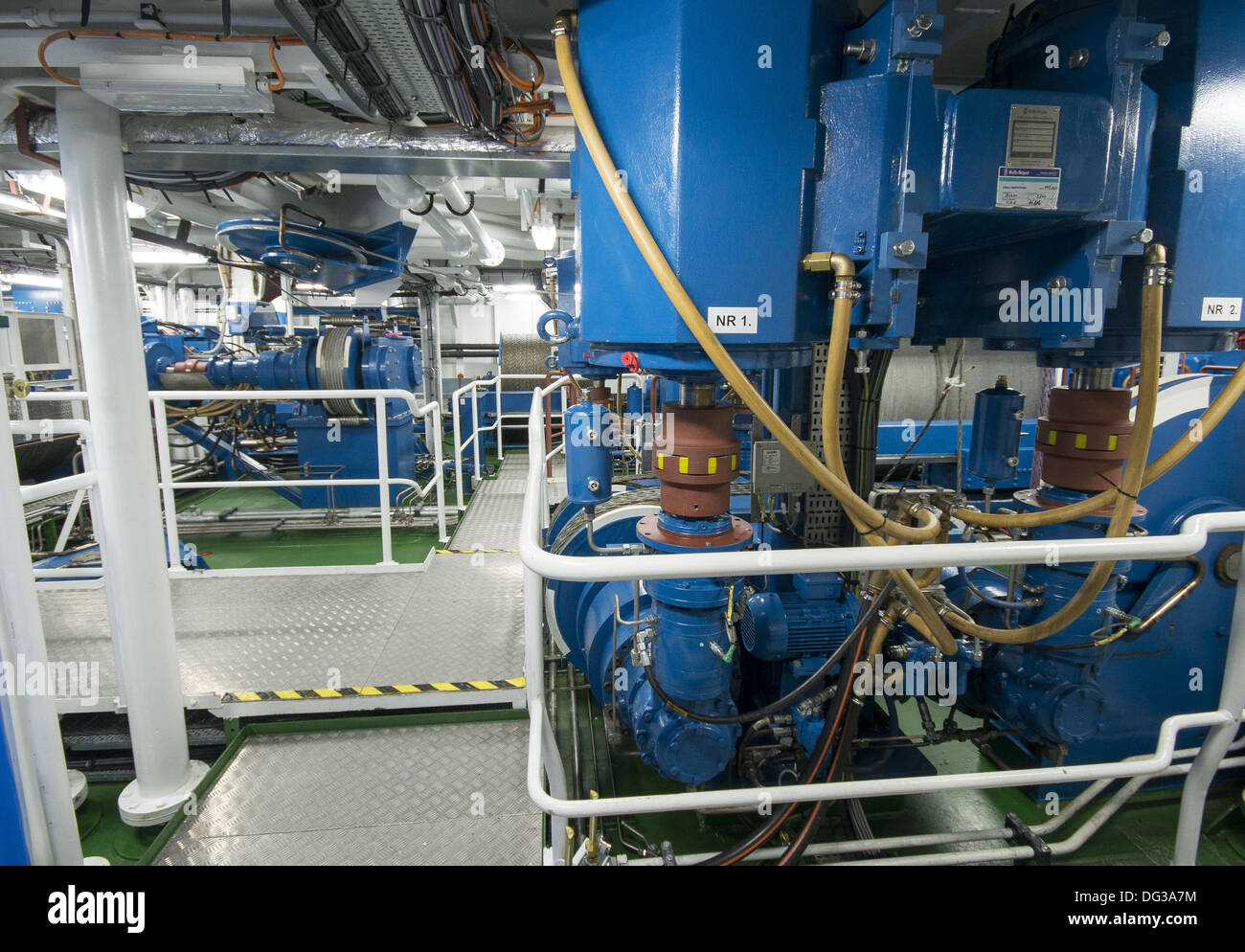 La sala del motore sul nuovo RRS Discovery a casa in Empress Dock accanto al National Oceanography Centre di Southampton Foto Stock