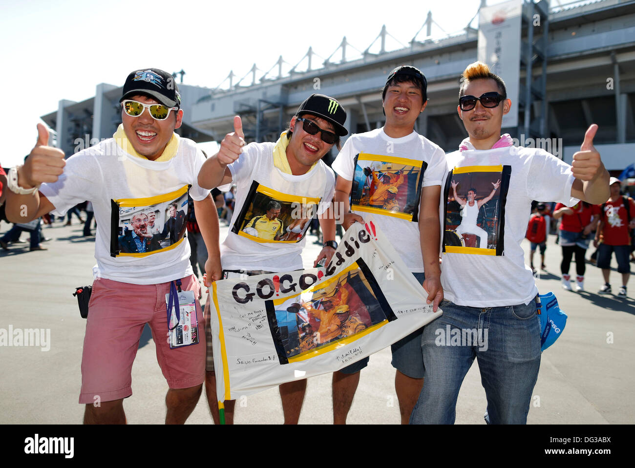 Suzuka, in Giappone. 13 ott 2013. Motorsports: FIA Formula One World Championship 2013, il Gran Premio del Giappone, i fan giapponesi Credito: dpa picture alliance/Alamy Live News Foto Stock