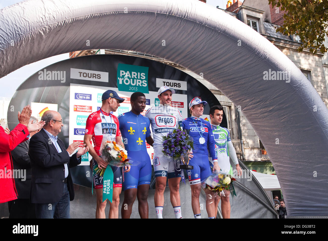 Tours, Francia. 13 ottobre, 2013. John Degenkolb di Germania, vincitore del 2013 Parigi Tours cycle race, Tours, Francia. Foto Stock