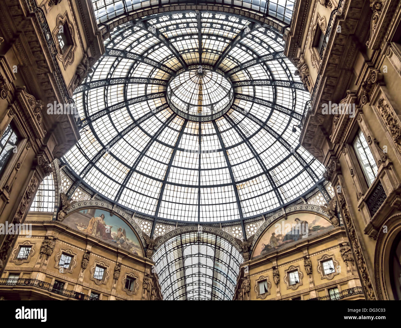 Shopping Galleria d'arte a Milano. Galleria Vittorio Emanuele II, Italia Foto Stock