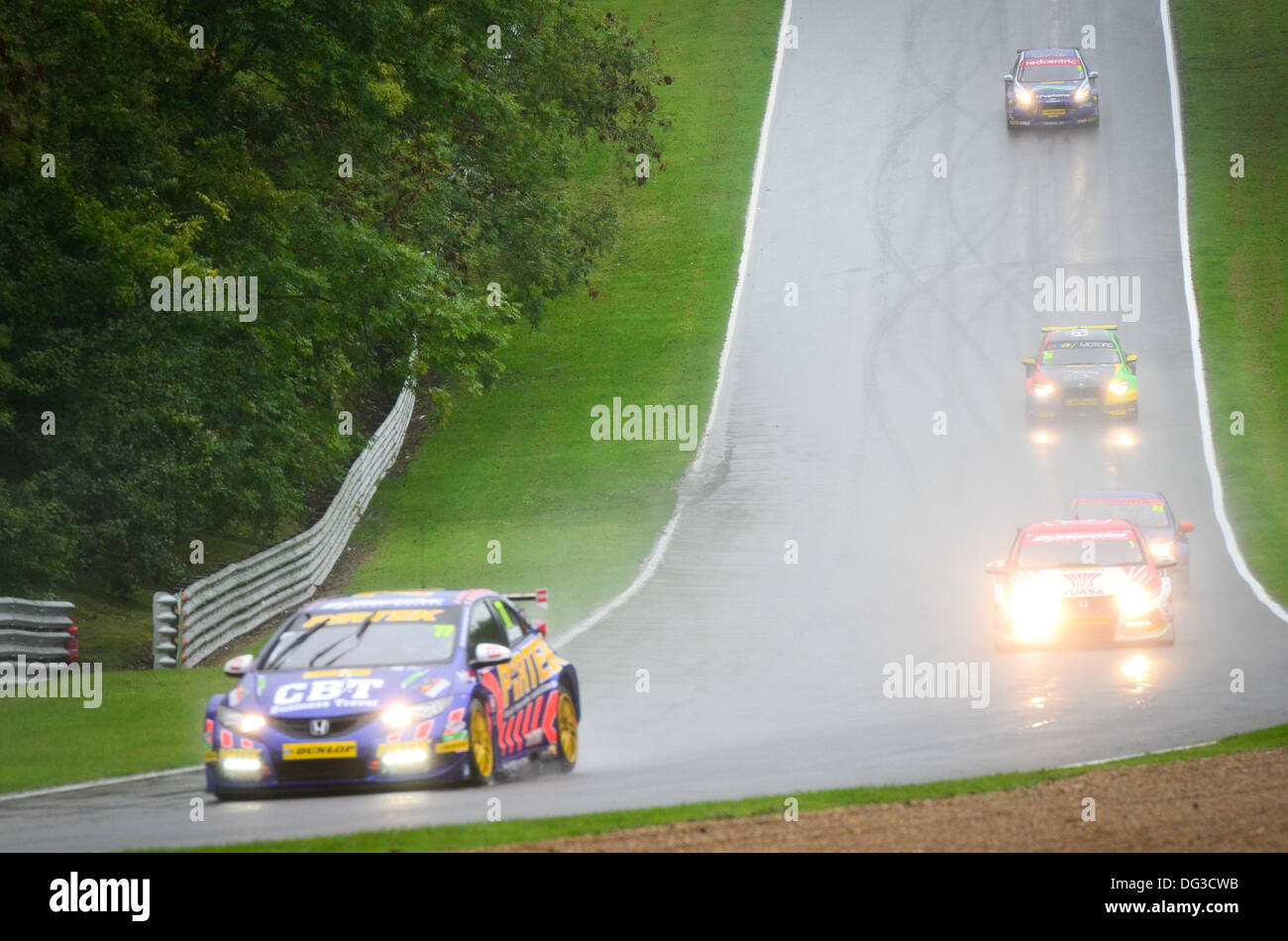 Gara di Brands Hatch circuito, Kent, Regno Unito. Xiii oct, 2013. Azione dall'ultimo round del British Touring Car Championship, dove conducente Andrew Jordon sigillato il campionato per Pirtek Racing Team, alla gara di Brands Hatch circuito, Kent, Regno Unito. Credito: Kevin Bennett/Alamy Live News Foto Stock