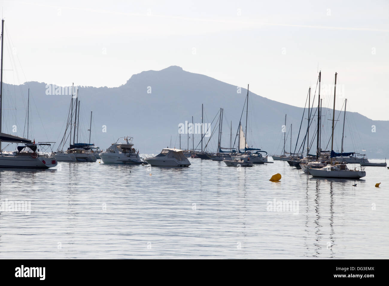 Barche a Puerto Pollensa Mallorca Foto Stock