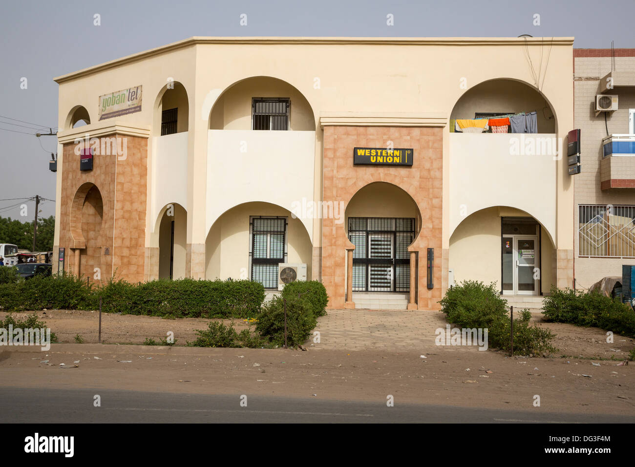 Il Senegal, Touba. Ufficio Western Union. Foto Stock