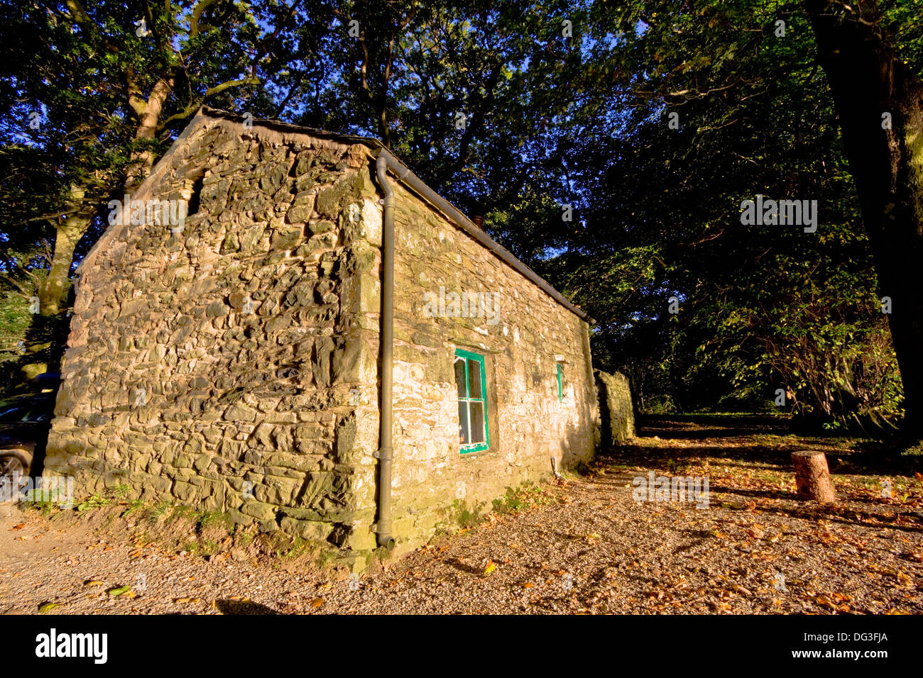 Holme legno Bothy situato sulla riva di Loweswater nel distretto del lago Foto Stock