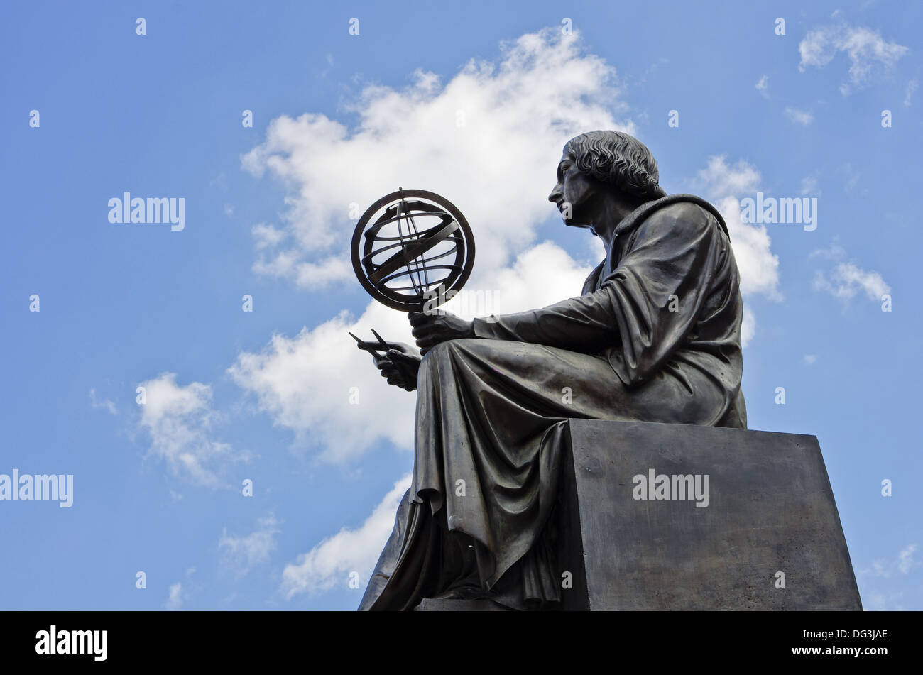 Nicolaus Copernicus Monumento a Varsavia contro un cielo blu, Polonia Foto Stock
