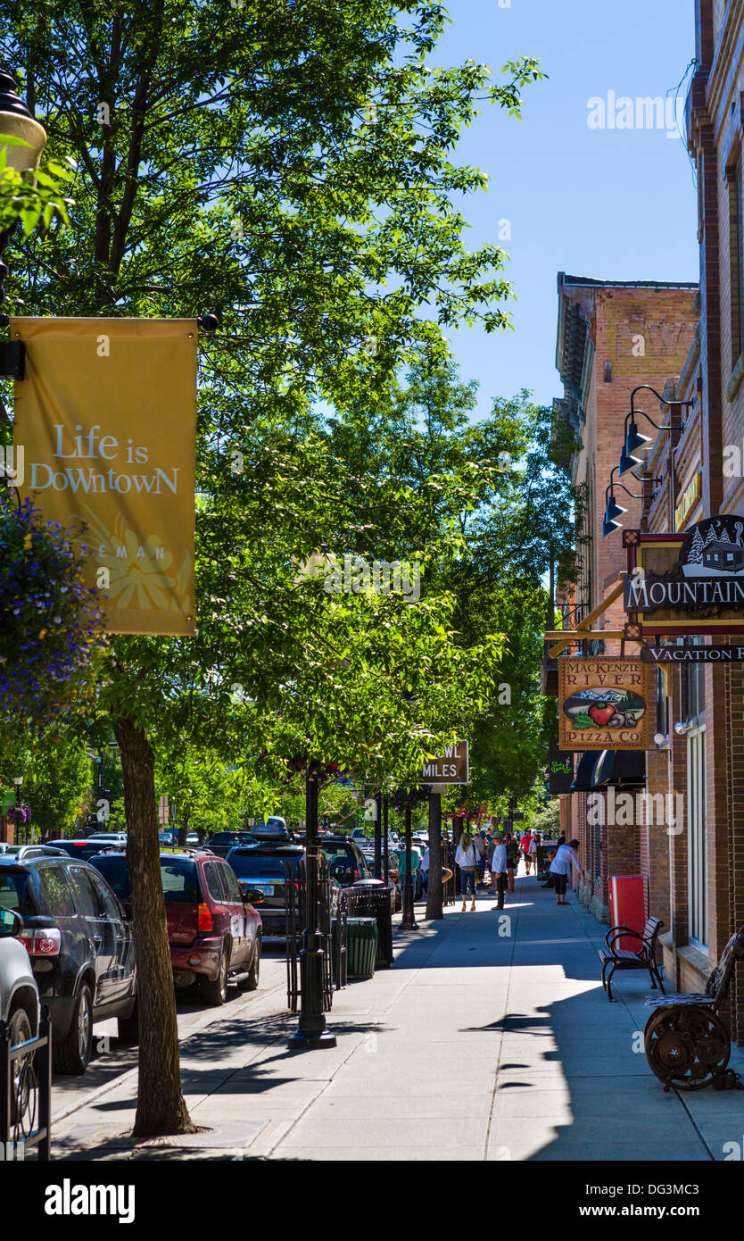 Negozi sulla strada principale nel centro di Bozeman, Montana, USA Foto Stock