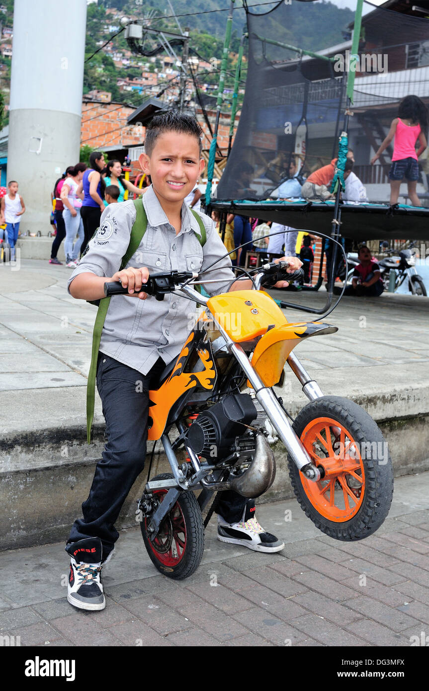 Motociclo in affitto - nel distretto di Santo Domingo a Medellin .dipartimento di Antioquia. COLOMBIA Foto Stock