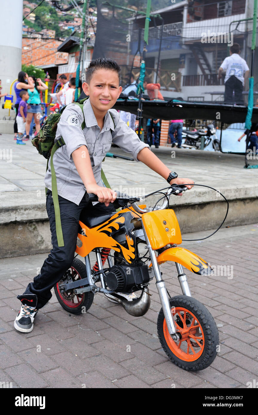 Motociclo in affitto - nel distretto di Santo Domingo a Medellin .dipartimento di Antioquia. COLOMBIA Foto Stock