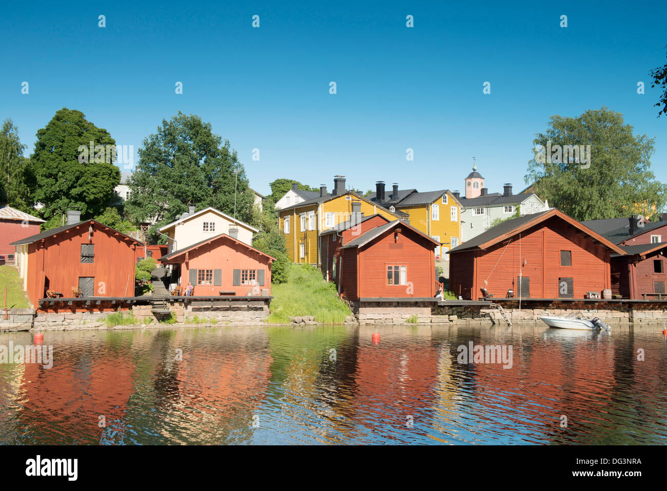 La vista delle vecchie case di legno nella città Porvoo in Finlandia Foto Stock