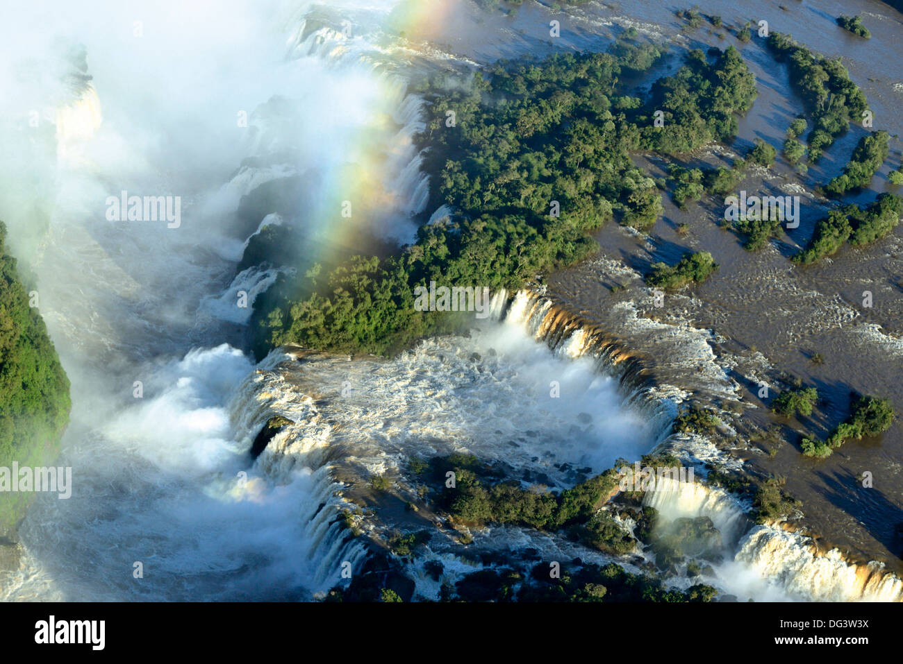 Il Brasile, Iguassu Parco nazionale: la fotografia aerea di Iguassu Falls con acqua alta Foto Stock