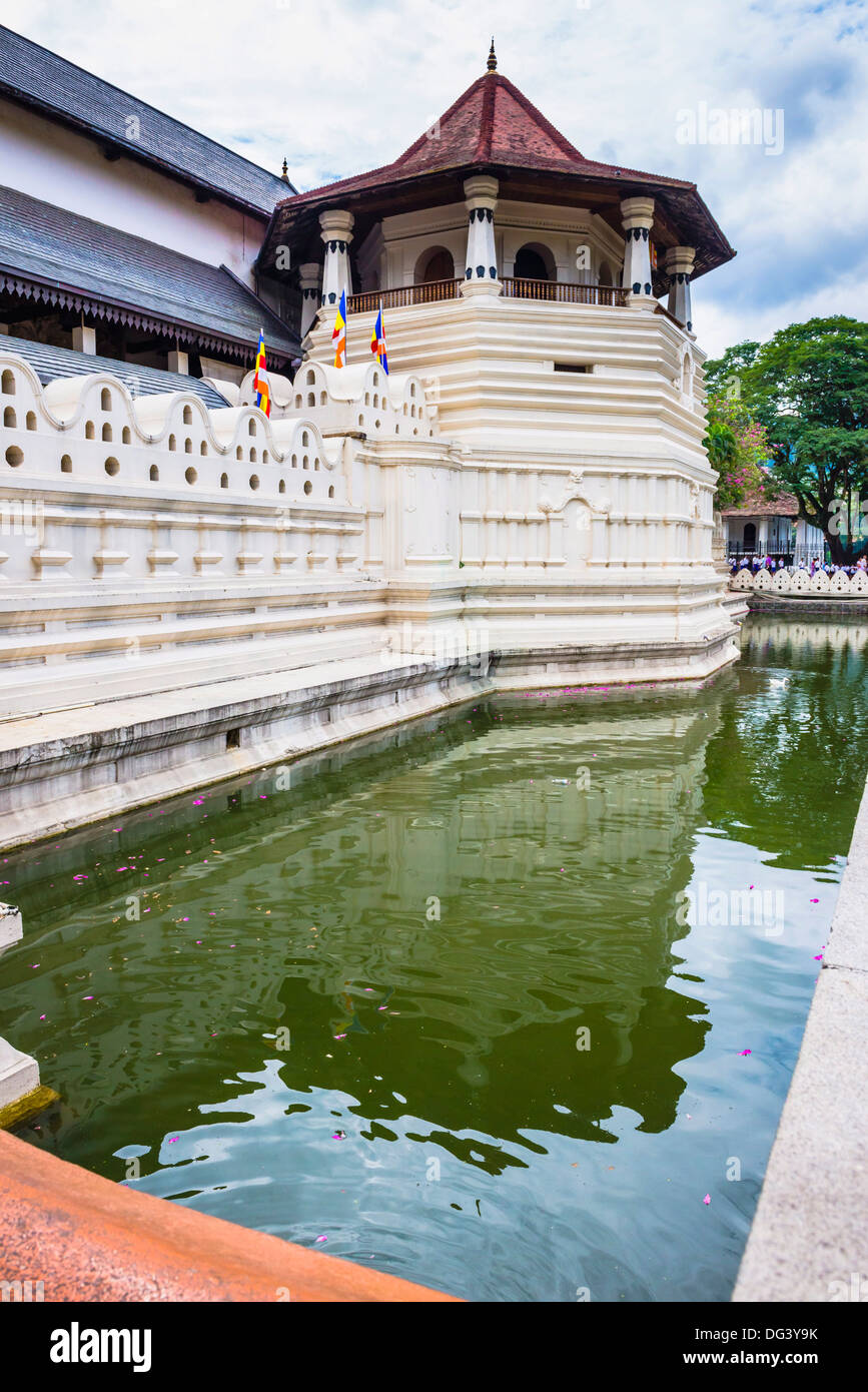 Tempio del Sacro Dente reliquia (Tempio del dente) (Sri Dalada Maligawa), Kandy, Sri Lanka, Asia Foto Stock