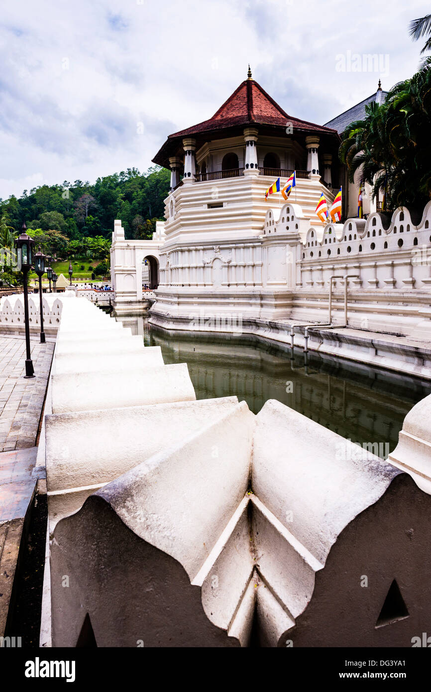 Tempio del Sacro Dente reliquia (Tempio del dente) (Sri Dalada Maligawa), Kandy, Sri Lanka, Asia Foto Stock