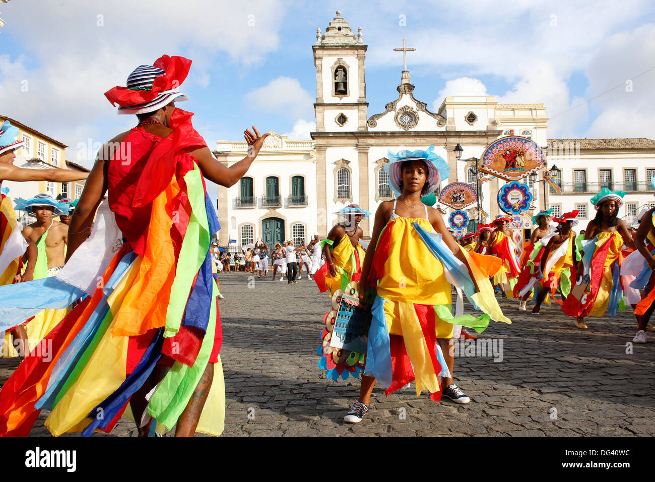 I costumi in parata presso il carnevale di Salvador, Bahia, Brasile, Sud America Foto Stock